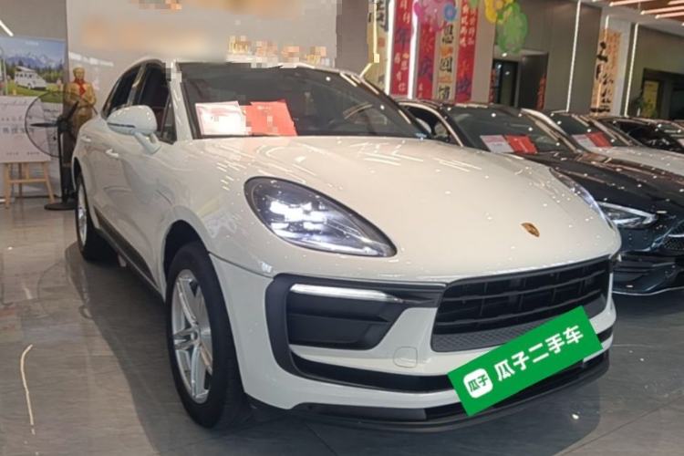 Used Porsche Macan 2023 Macan 2.0T Front Right 45 Deg