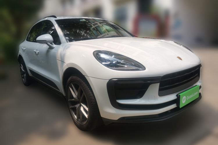 Used Porsche Macan 2023 Macan 2.0T Front Right 45 Deg
