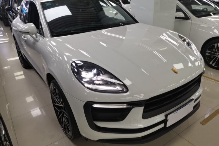 Used Porsche Macan 2023 Macan 2.0T Front Right 45 Deg