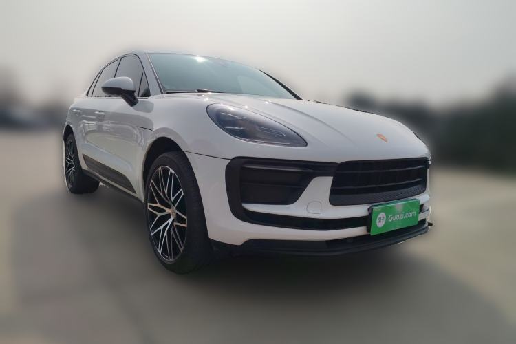 Used Porsche Macan 2023 Macan 2.0T Front Right 45 Deg