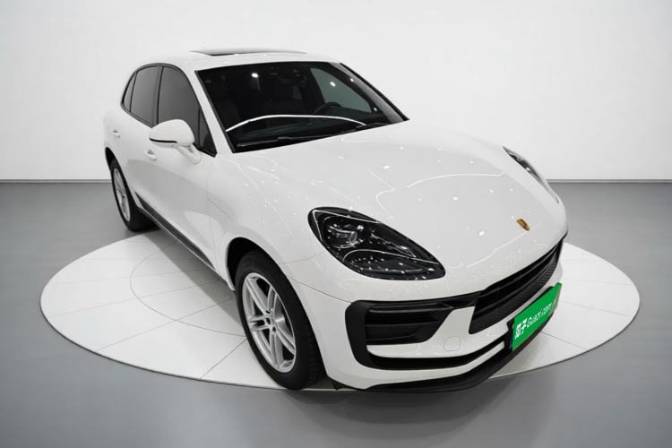 Used Porsche Macan 2023 Macan 2.0T Front Right 45 Deg