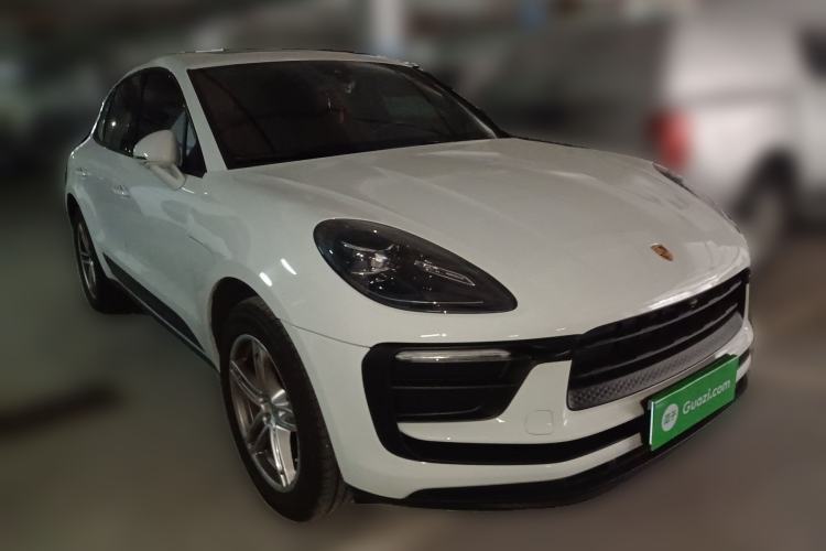 Used Porsche Macan 2023 Macan 2.0T Front Right 45 Deg