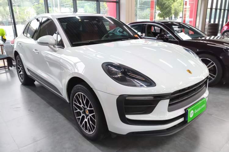 Used Porsche Macan 2023 Macan 2.0T Front Right 45 Deg