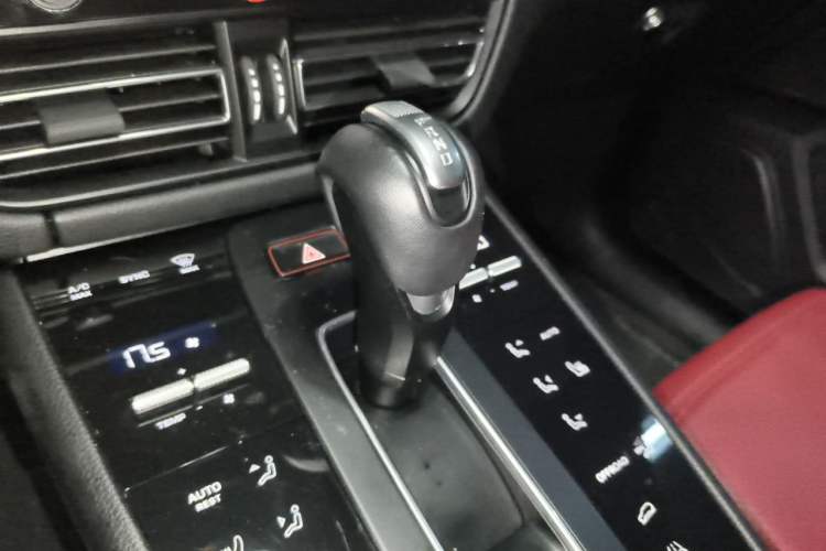 Used Porsche Macan 2023 Macan 2.0T Gear Lever