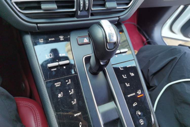 Used Porsche Macan 2023 Macan 2.0T Gear Lever