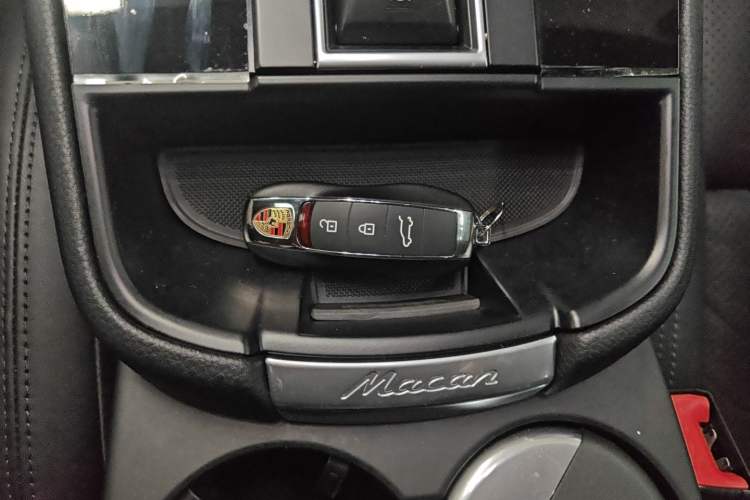 Used Porsche Macan 2023 Macan 2.0T Interior 1