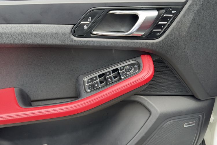 Used Porsche Macan 2023 Macan 2.0T Interior 1