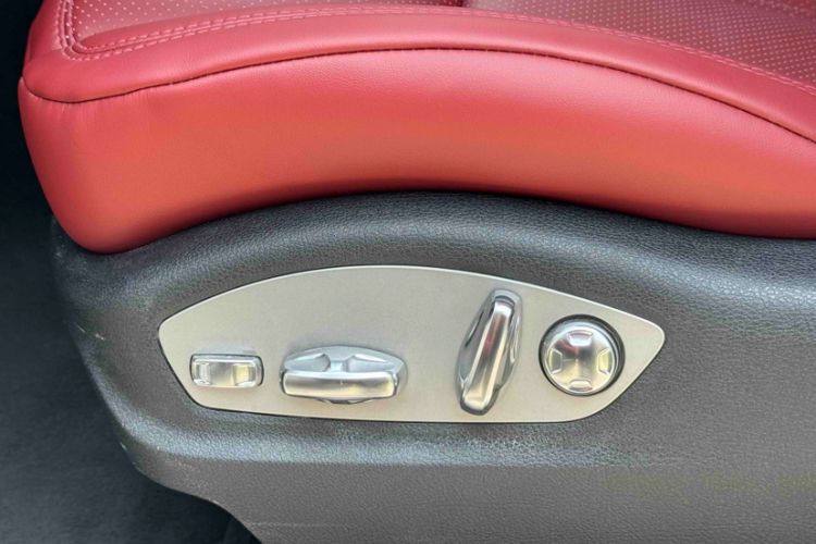 Used Porsche Macan 2023 Macan 2.0T Interior 1
