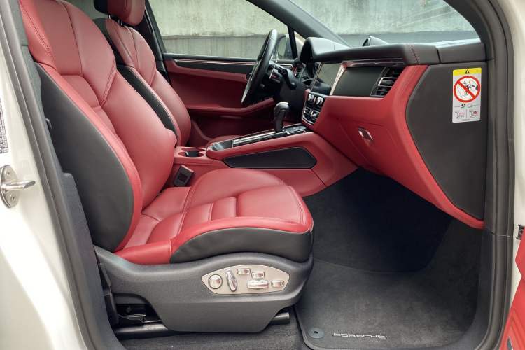 Used Porsche Macan 2023 Macan T 2.0T Interior 3