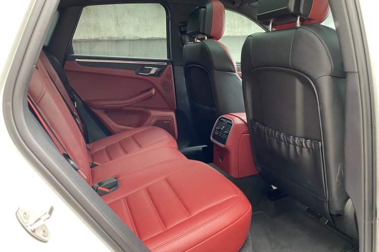 Used Porsche Macan 2023 Macan T 2.0T Interior 4