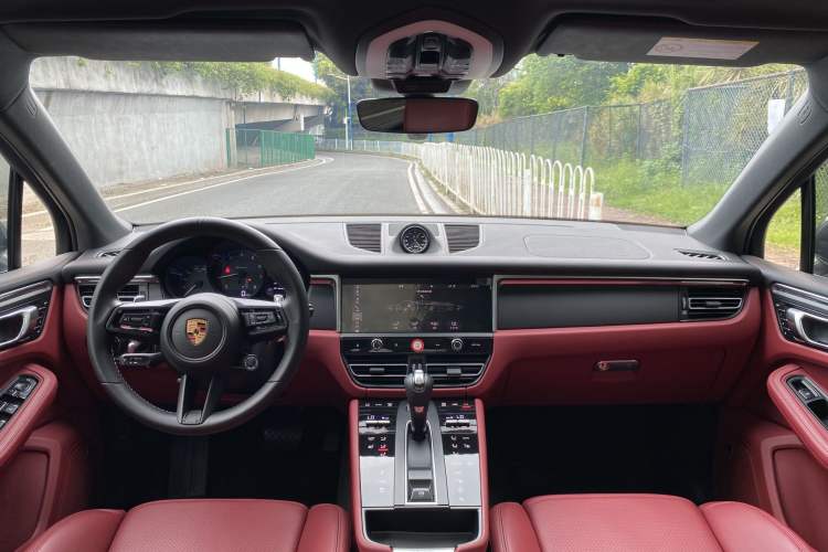 Used Porsche Macan 2023 Macan T 2.0T Interior 7