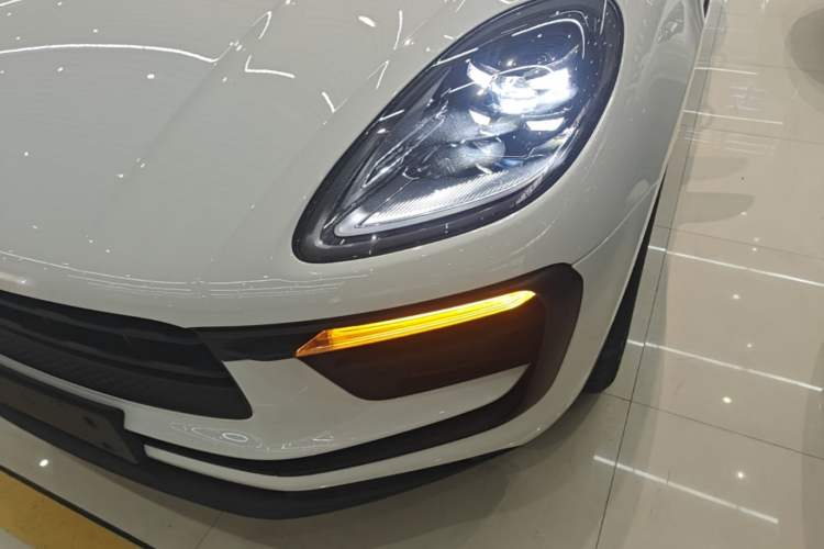 Used Porsche Macan 2023 Macan 2.0T Left Front Headlight