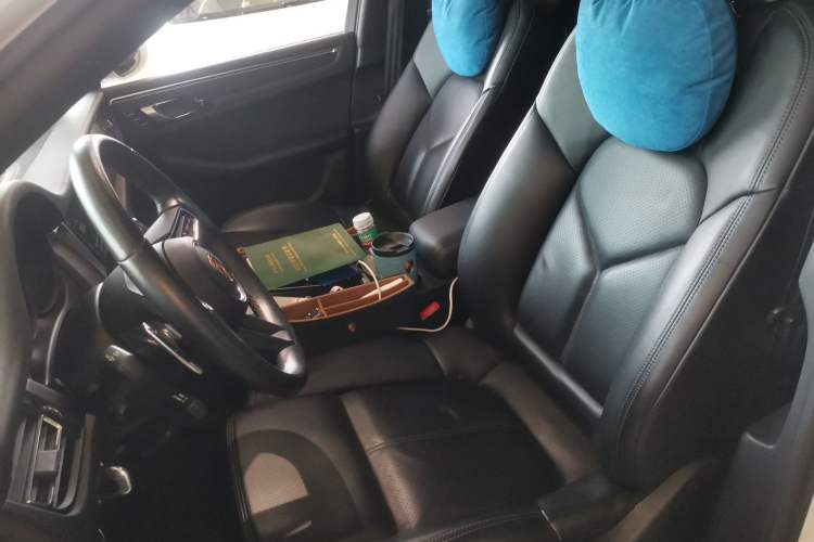 Used Porsche Macan 2023 Macan 2.0T Left Front Seat