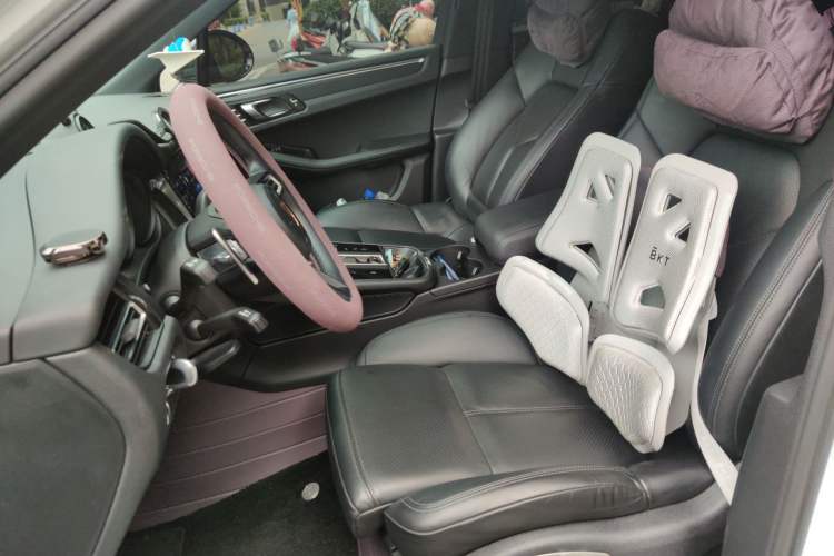Used Porsche Macan 2023 Macan 2.0T Left Front Seat