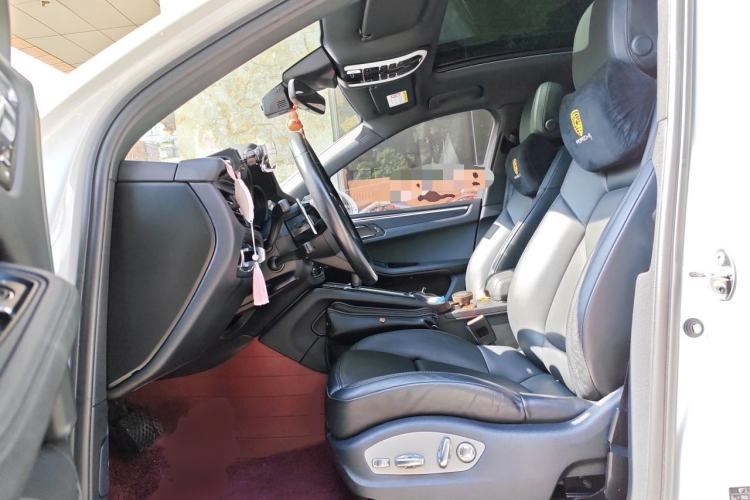 Used Porsche Macan 2023 Macan 2.0T Left Front Seat