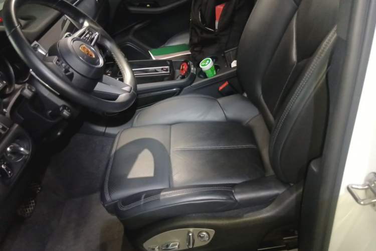 Used Porsche Macan 2023 Macan 2.0T Left Front Seat