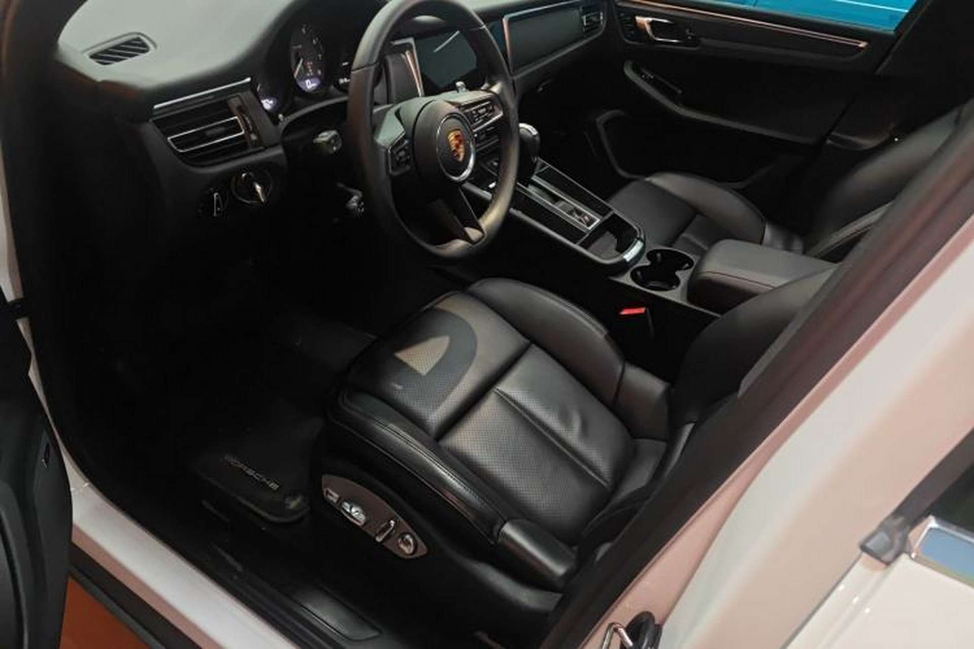 Used Porsche Macan 2023 Macan 2.0T Left Front Seat
