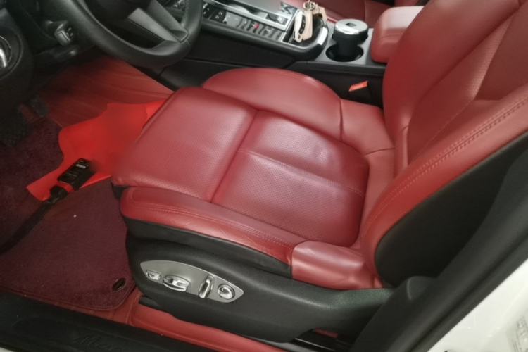 Used Porsche Macan 2023 Macan 2.0T Left Front Seat