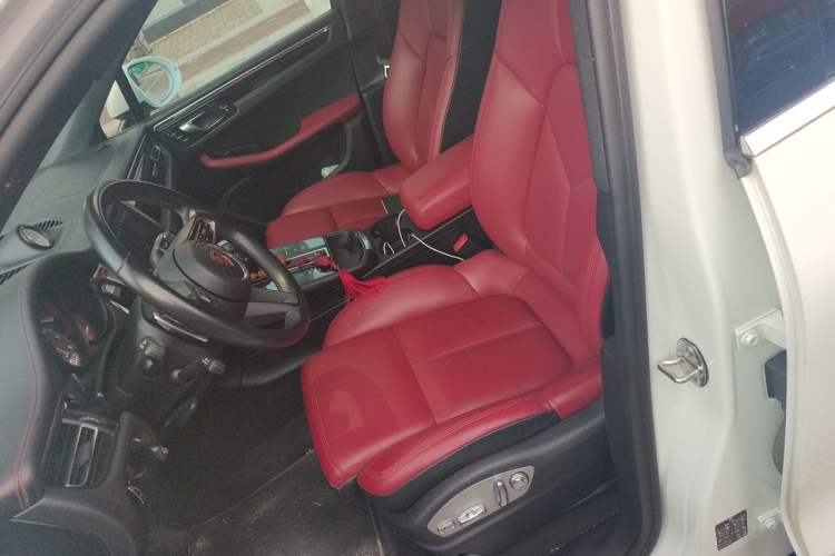 Used Porsche Macan 2023 Macan S 2.9T Left Front Seat