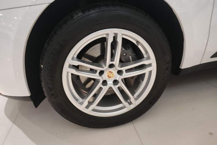 Used Porsche Macan 2023 Macan 2.0T Left Front Wheel Hub