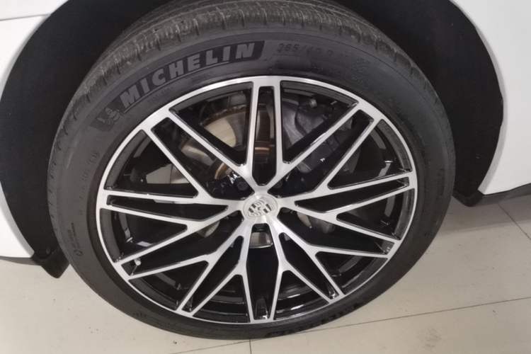 Used Porsche Macan 2023 Macan 2.0T Left Front Wheel Hub