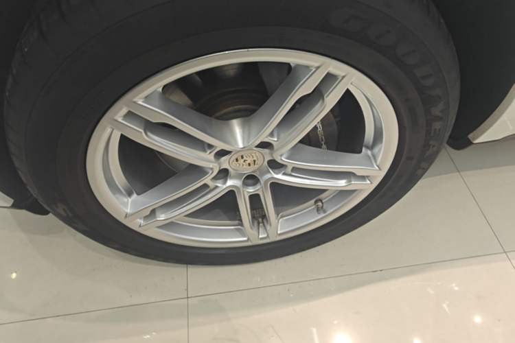 Used Porsche Macan 2023 Macan 2.0T Left Front Wheel Hub