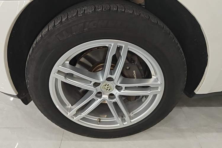 Used Porsche Macan 2023 Macan 2.0T Left Front Wheel Hub