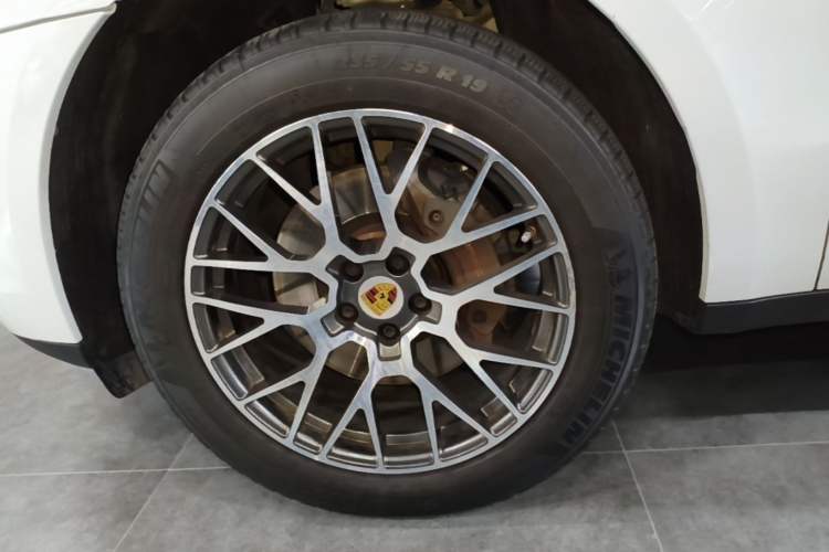 Used Porsche Macan 2023 Macan 2.0T Left Front Wheel Hub