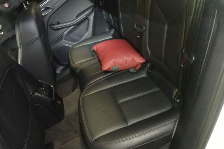 Used Porsche Macan 2023 Macan 2.0T Left Rear Seat
