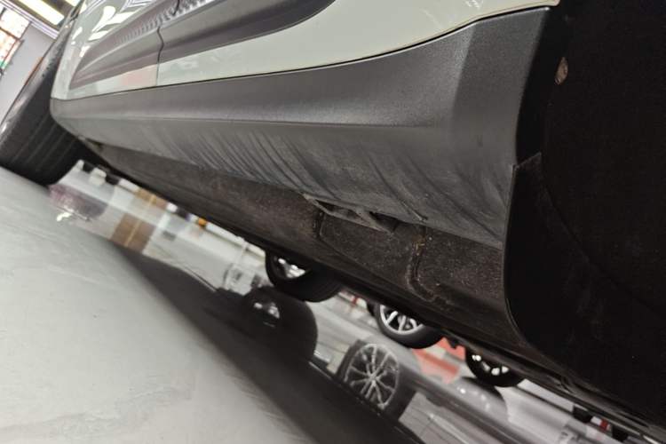 Used Porsche Macan 2023 Macan 2.0T Left Side Sill