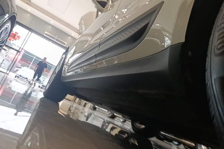 Used Porsche Macan 2023 Macan 2.0T Left Side Sill