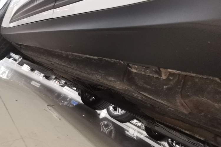 Used Porsche Macan 2023 Macan 2.0T Left Side Sill