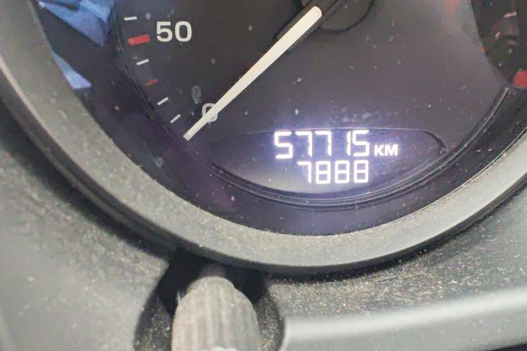 Used Porsche Macan 2023 Macan T 2.0T Odometer Close Up