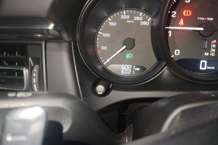 Used Porsche Macan 2023 Macan 2.0T Odometer Close Up