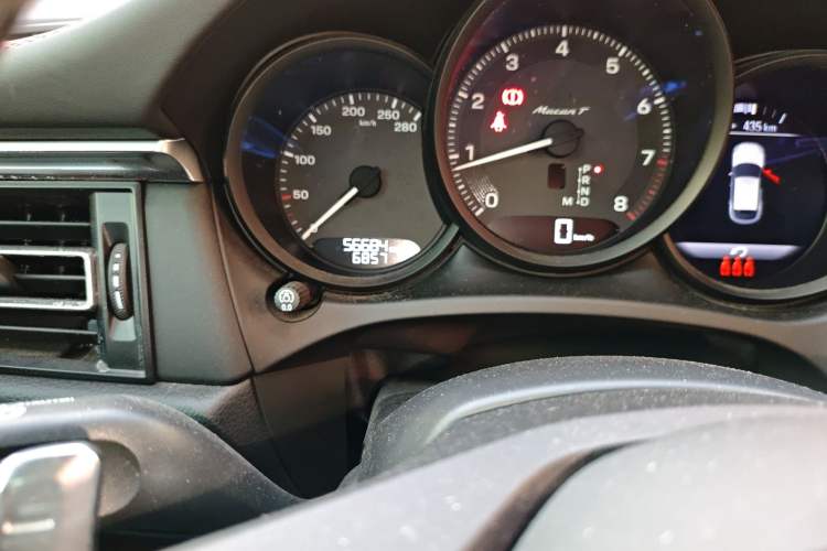 Used Porsche Macan 2023 Macan T 2.0T Odometer Close Up