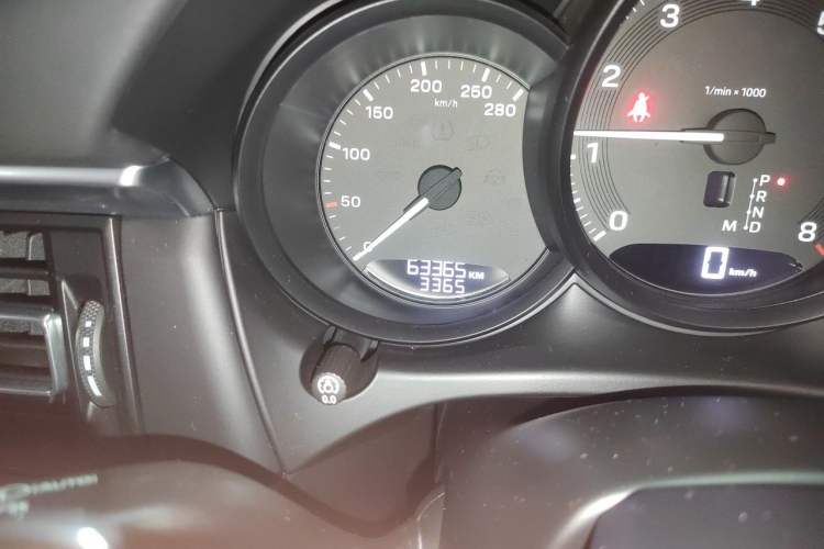 Used Porsche Macan 2023 Macan T 2.0T Odometer Close Up