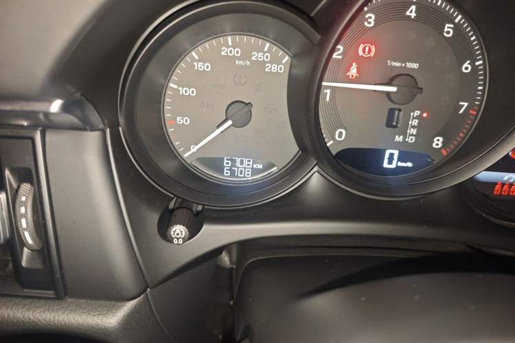 Used Porsche Macan 2023 Macan 2.0T Odometer Close Up