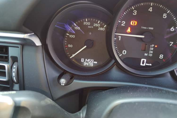 Used Porsche Macan 2023 Macan 2.0T Odometer Close Up