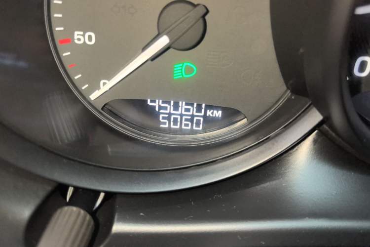 Used Porsche Macan 2023 Macan T 2.0T Odometer Close Up