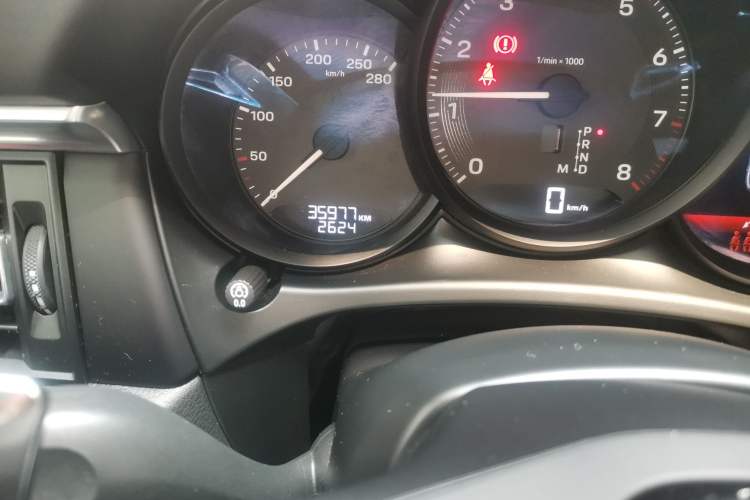 Used Porsche Macan 2023 Macan 2.0T Odometer Close Up