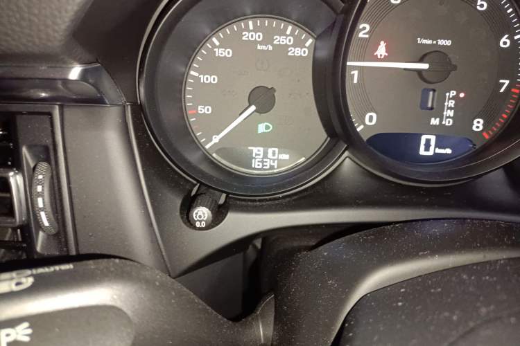 Used Porsche Macan 2023 Macan 2.0T Odometer Close Up