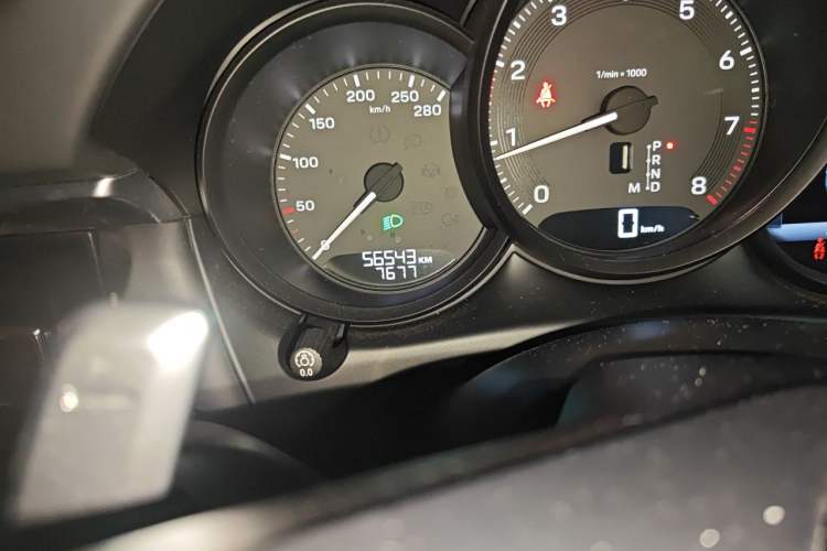 Used Porsche Macan 2023 Macan 2.0T Odometer Close Up