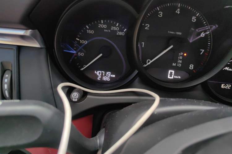 Used Porsche Macan 2023 Macan 2.0T Odometer Close Up