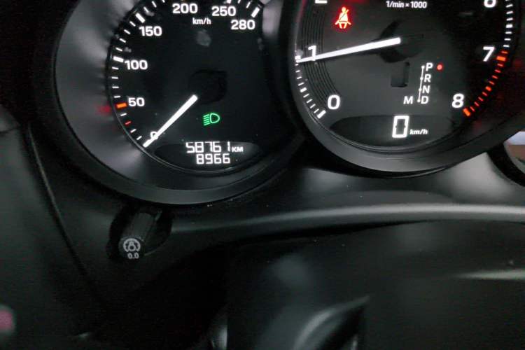 Used Porsche Macan 2023 Macan T 2.0T Odometer Close Up