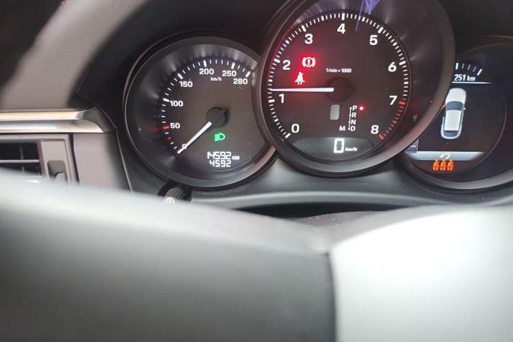 Used Porsche Macan 2023 Macan 2.0T Odometer Close Up