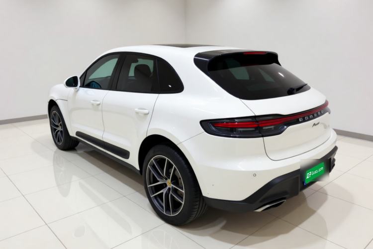 Used Porsche Macan 2023 Macan 2.0T Rear Left 45 Deg