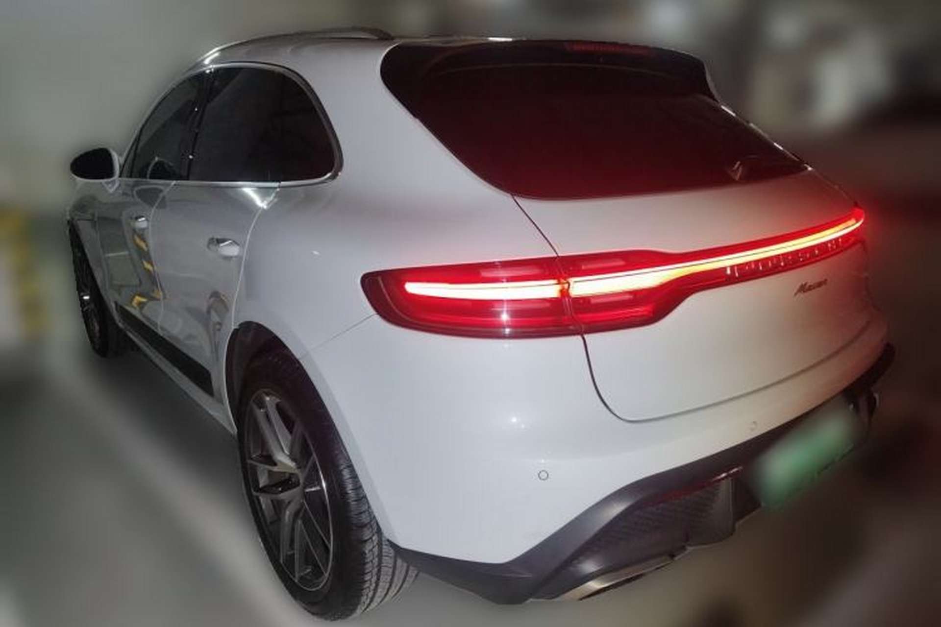Used Porsche Macan 2023 Macan 2.0T Rear Left 45 Deg