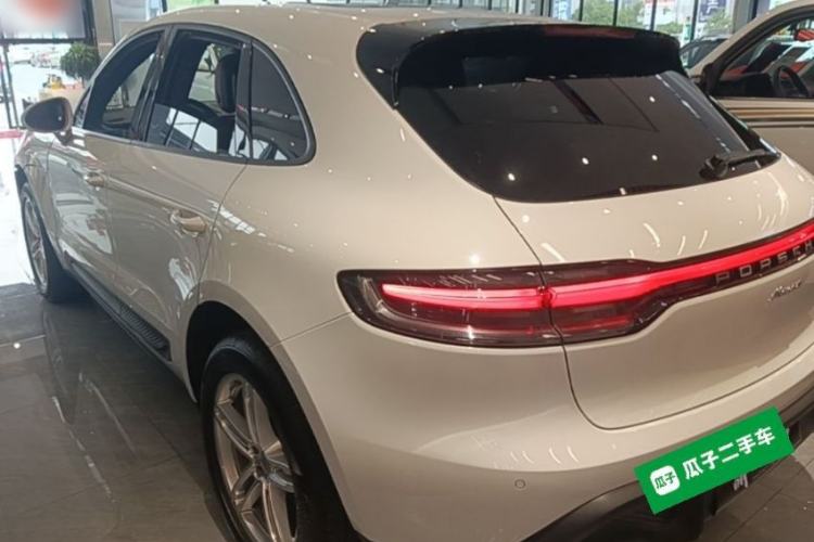 Used Porsche Macan 2023 Macan 2.0T Rear Left 45 Deg