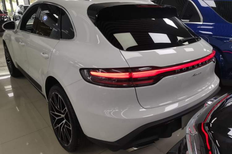 Used Porsche Macan 2023 Macan 2.0T Rear Left 45 Deg