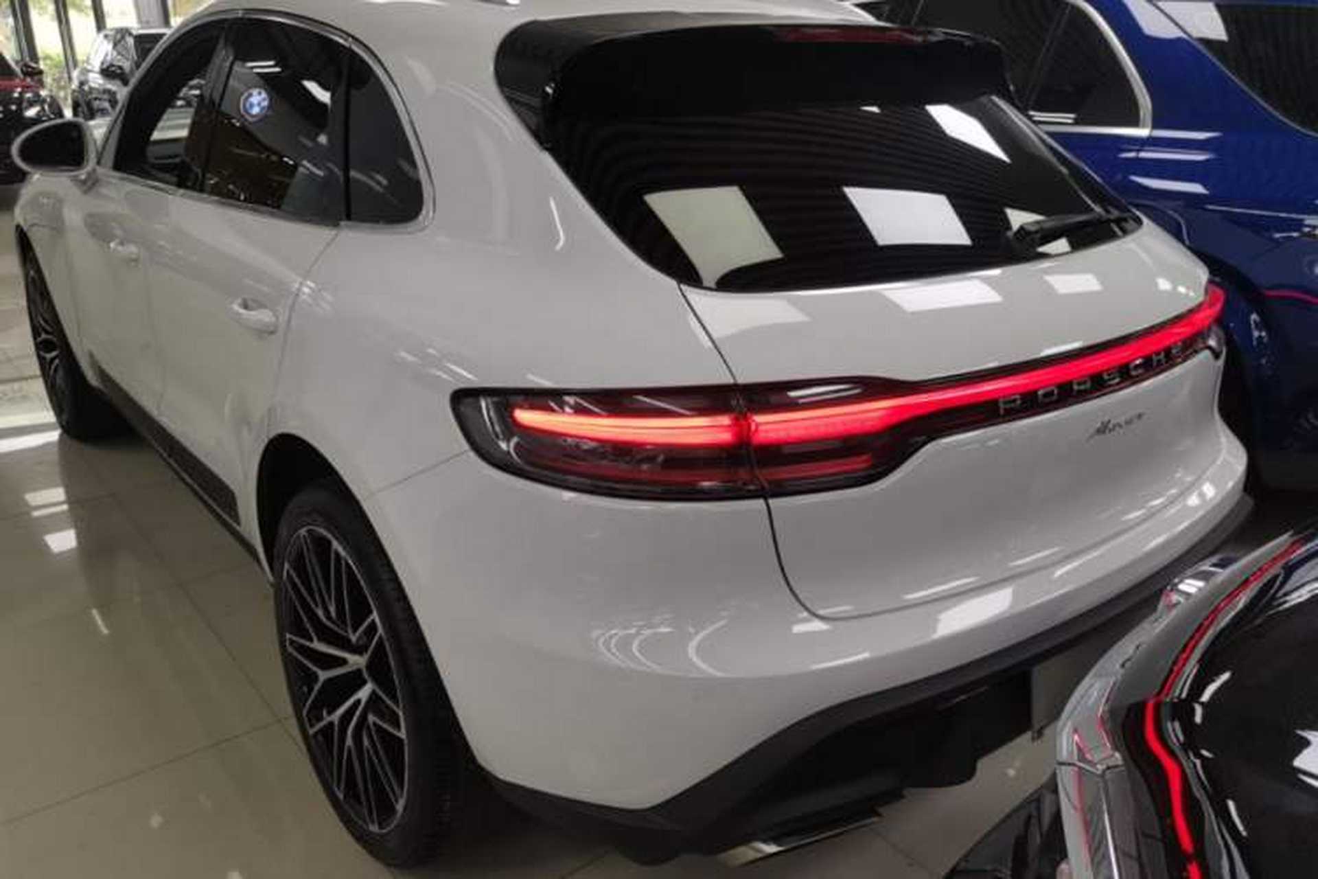 Used Porsche Macan 2023 Macan 2.0T Rear Left 45 Deg